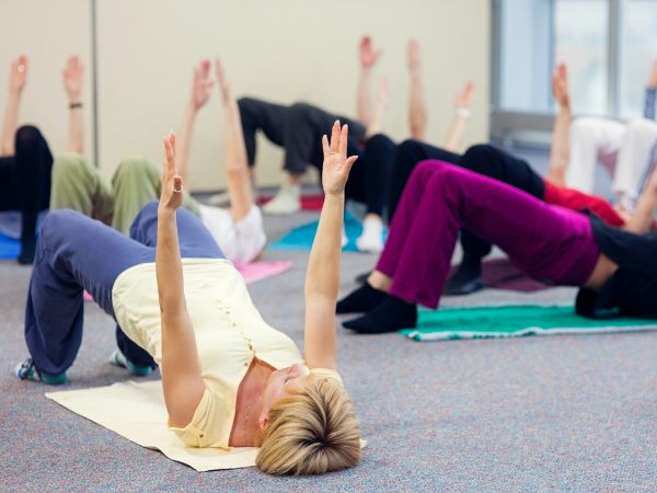 Pilates dla zdrowego kręgosłupa: Jak pilates może pomóc Ci wzmocnić plecy