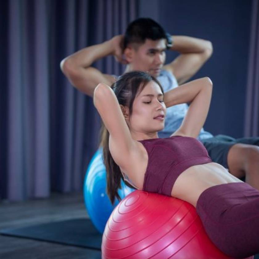 Jak pilates może pomóc w poprawie postawy i zdrowia kręgosłupa